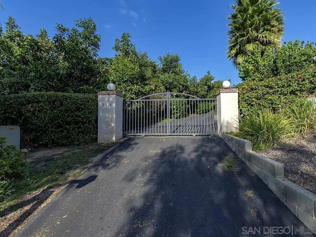 Saratoga Estates — Photo 2