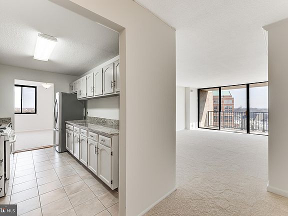 4th image of 4 Monroe St APT 1102