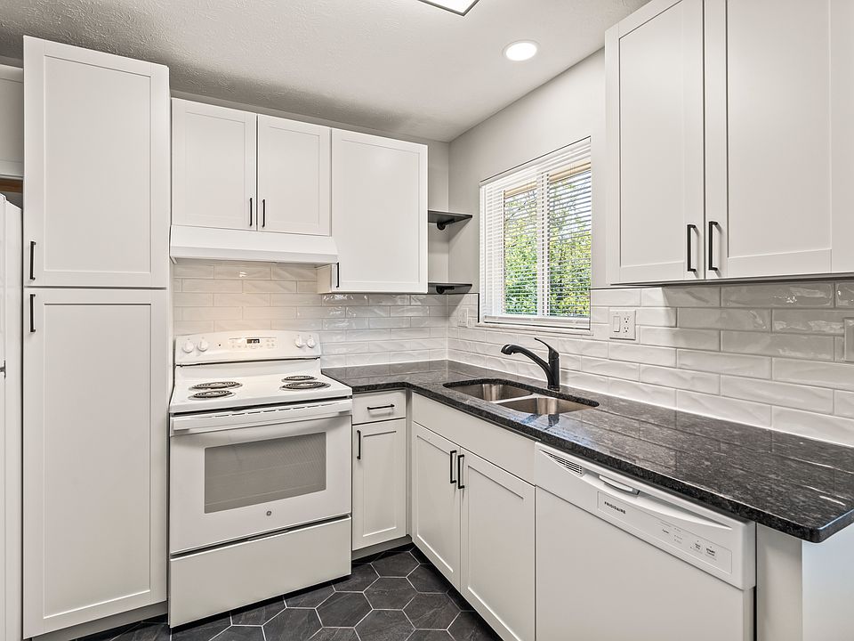 1st image of 1053 Lexington Ave Unit B