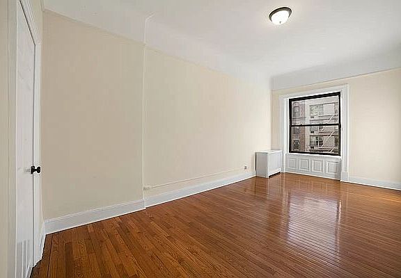 3rd image of 57 W 75th St APT 6B
