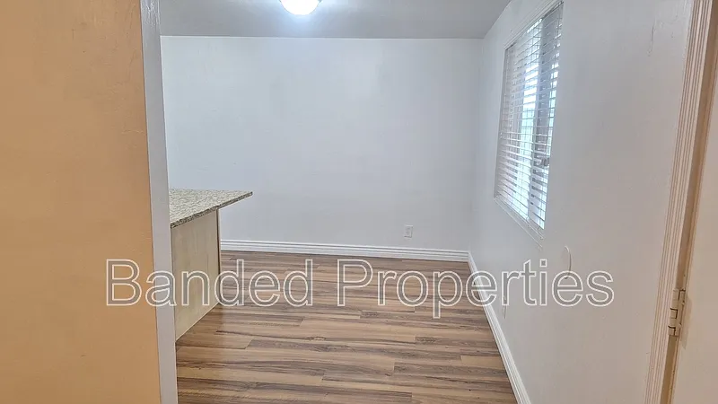 2 bed, 1.0 bath, 737 sqft, $1,295 — Photo 2