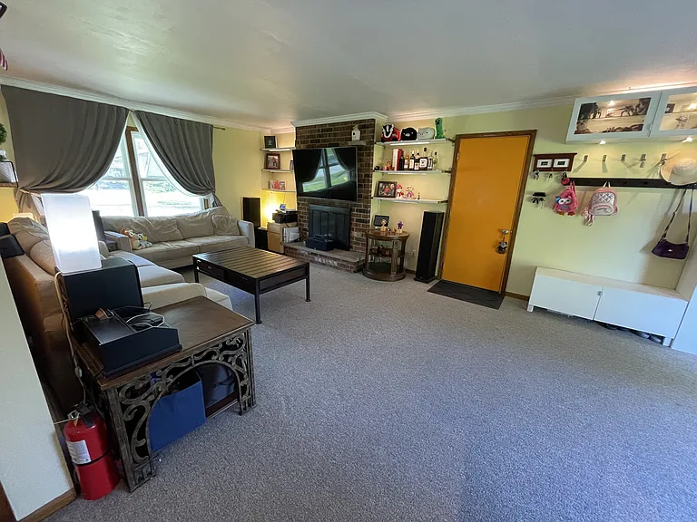 1708 Howlett Ln — Photo 7