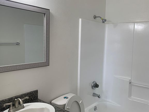 4th image of 724 S Berendo St APT 3A