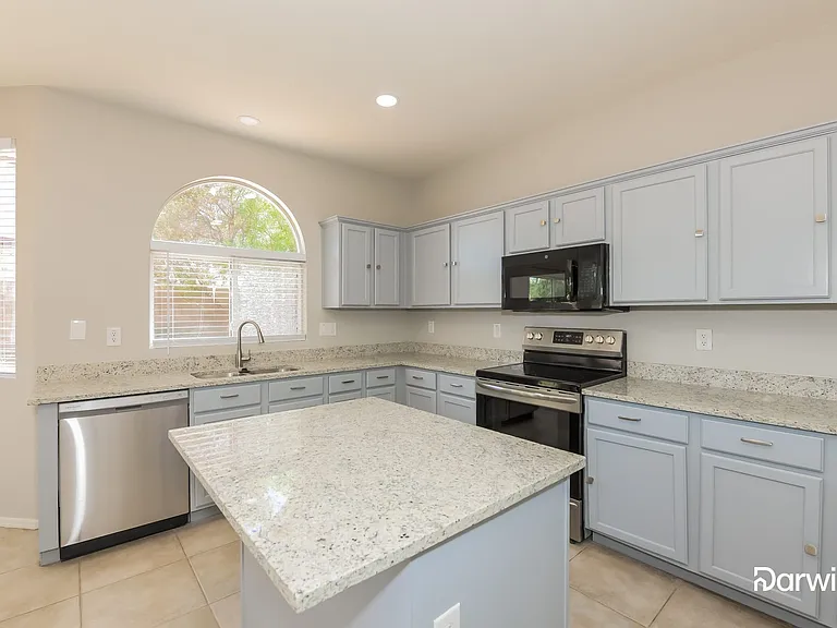 2519 S 90th Dr — Photo 3