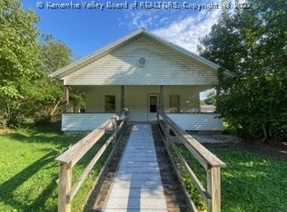 93 1st Ave, Elkview, WV 25071