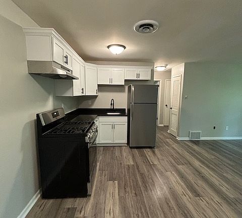 2nd image of 5925 Juniper St