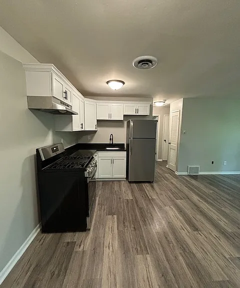 5915-33 Juniper Avenue - 5925 — Photo 2