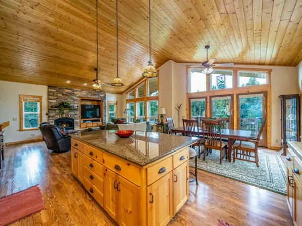 42038 Foxtail Ln, Shaver Lake, CA 93664