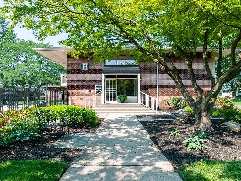 Leasing Office