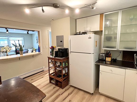 4th image of 33 Mullin Ave APT 3