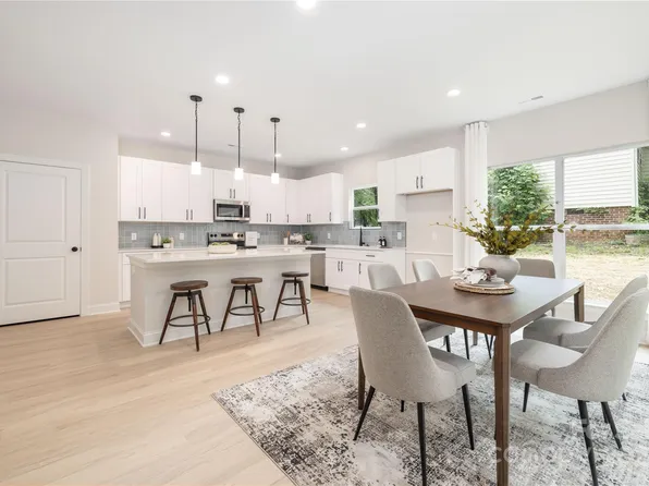 7034 Lakeside Dr, Charlotte, NC 28215