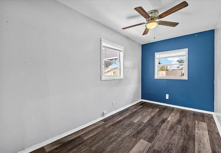140 Poe Dr — Photo 1