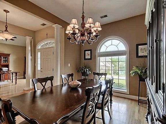 5th image of 327 Aiken Hunt Cir