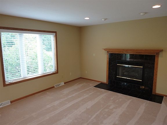 3rd image of 2455 Emslie Dr