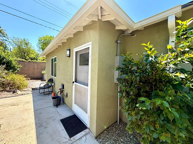 140 Princeton Ave — Photo 2