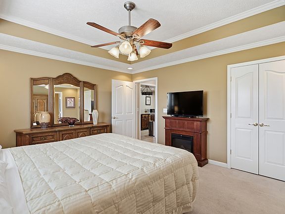 5th image of 262 Green Grass Way