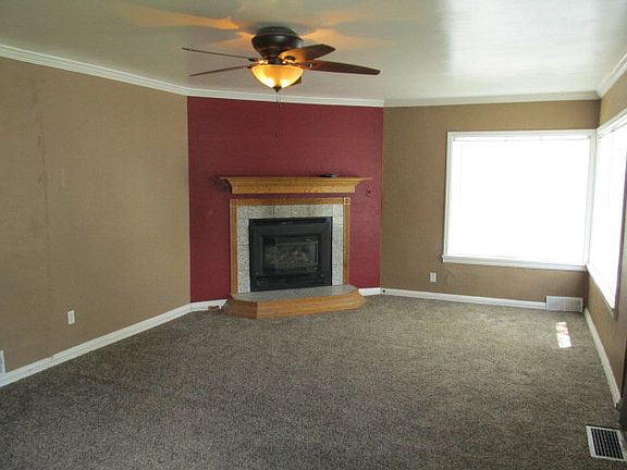 4th image of 990 Jefferson Ave