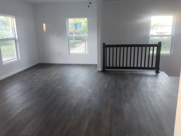 231 8th Ave N, Texas City, TX 77590