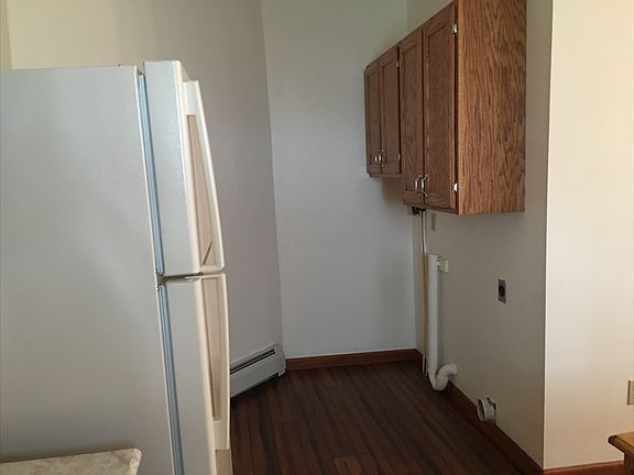 5th image of 832 Price St