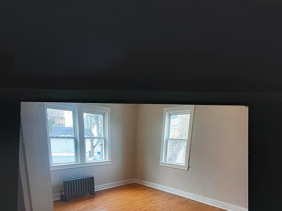 2nd image of 12 Potter St