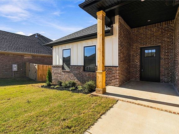 3rd image of 91 W Watson Ln