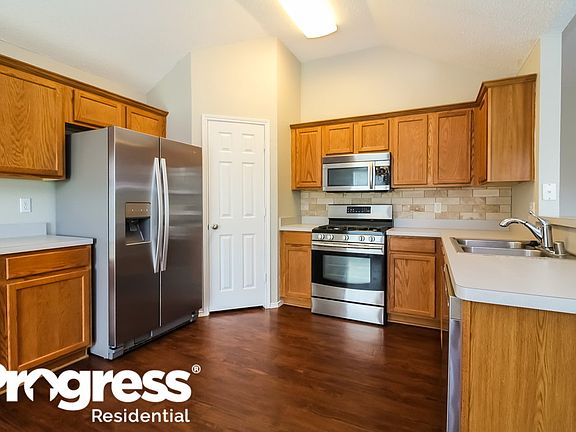 5th image of 1600 McGarry Ln
