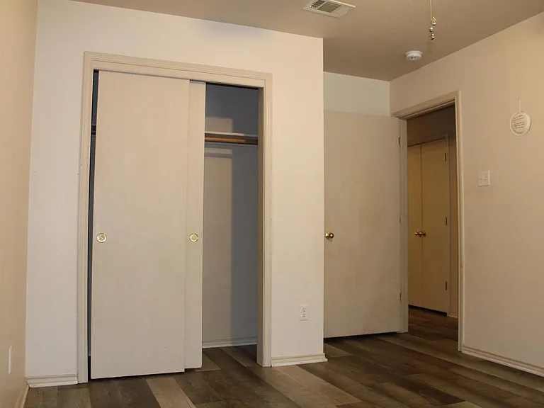 415 E 4th Ave #D — Photo 9