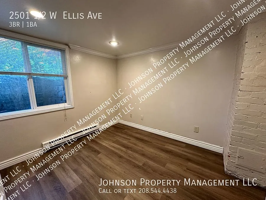 Charming 3-Bedroom North End Duplex. Downstairs property with W/D and lots of privacy! — Photo 4