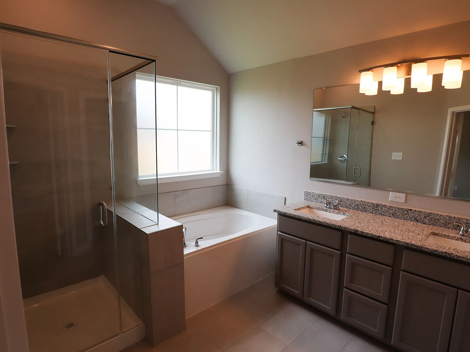 4 bed, 2036 sqft, $2,700 — Photo 3