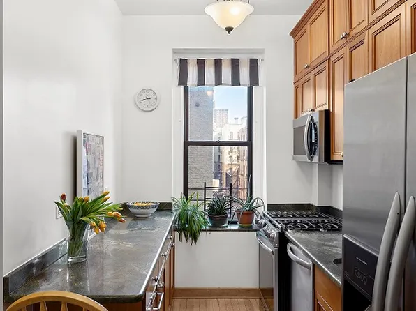 790 Riverside Drive image 4 of 11