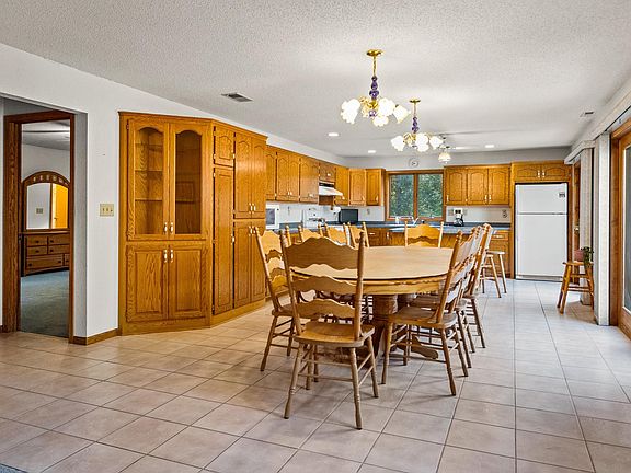3rd image of 68144 Beaver Tail Rd