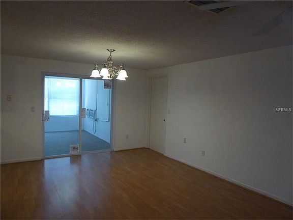 4th image of 924 Kirkcaldy Way