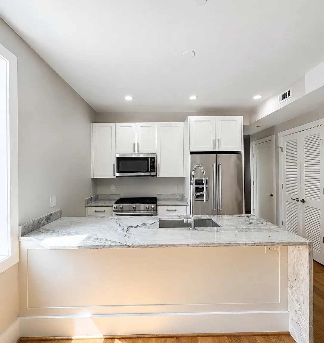 3 bed, 1500 sqft, $3,990 — Photo 2