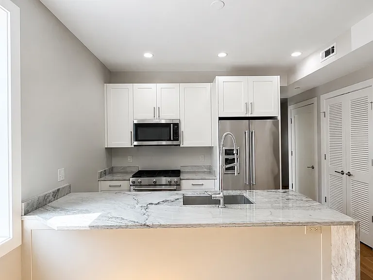 1159 Oates St NE #1A — Photo 2