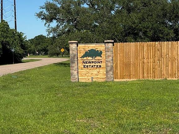 2nd image of 5011 Mariposa Cir