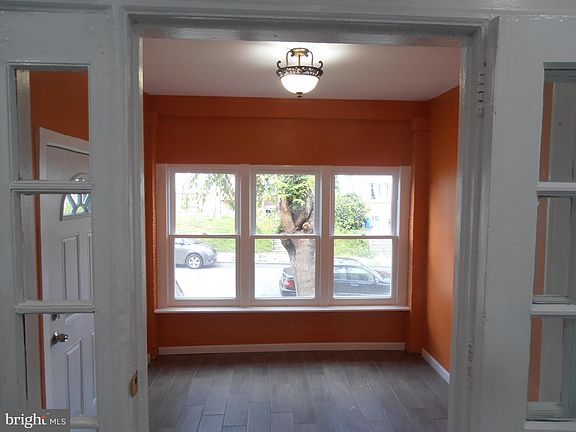 5th image of 554 Geneva Ave