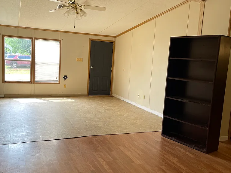 204 Newton St — Photo 4