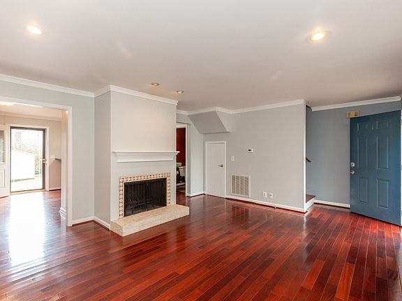 3rd image of 4792 Trousdale Dr