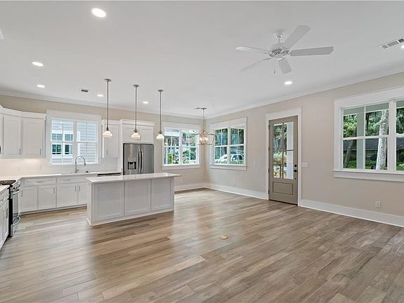 5th image of 212 Menendez Ave