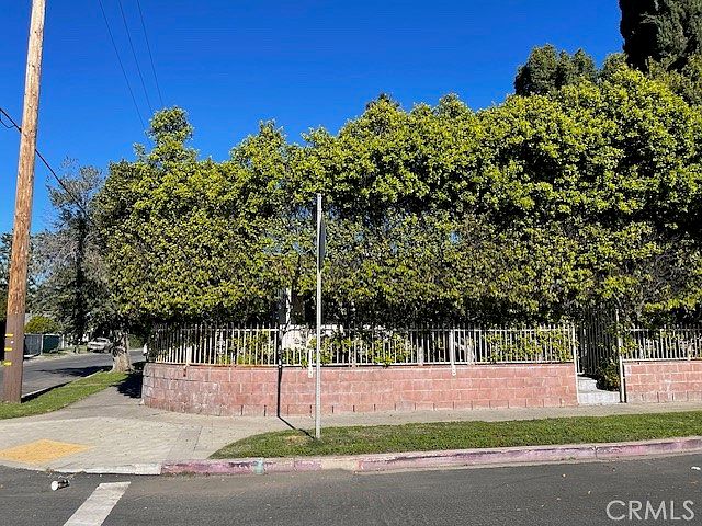 1st image of 11143 Emelita St