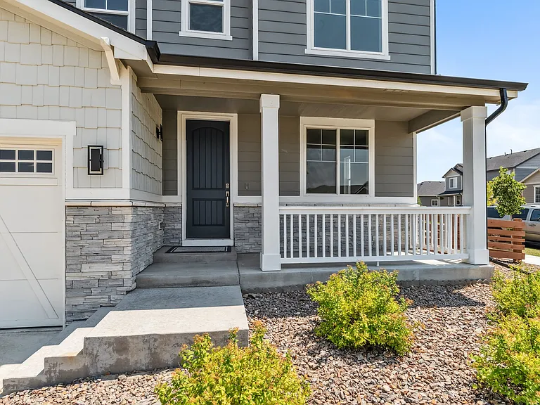 490 W Ridge Cir — Photo 2
