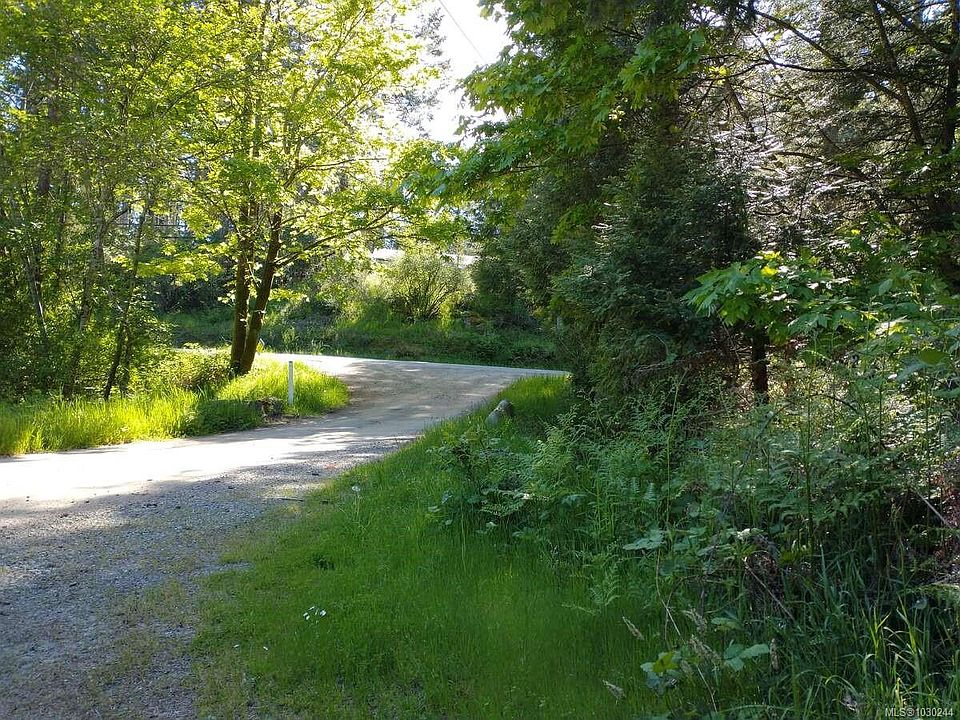 1st image of 4510 Bedwell Harbour Rd