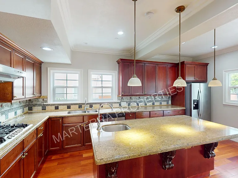 877 S Bronson Ave — Photo 9