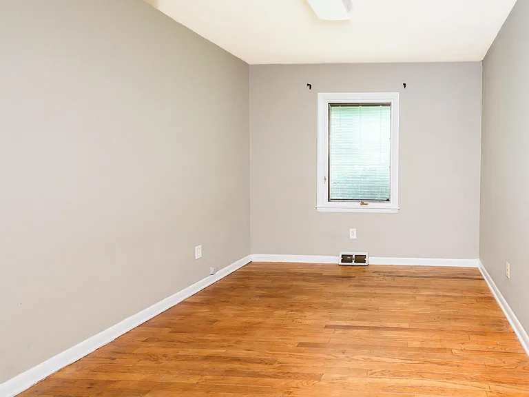 117 N Hillsdale Dr — Photo 23