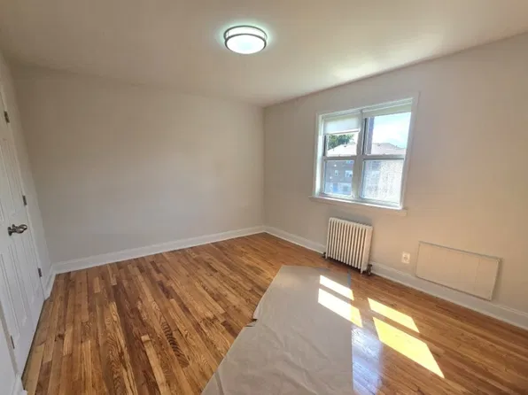 67-06 224th St Floor 2, Oakland Gardens, NY 11364