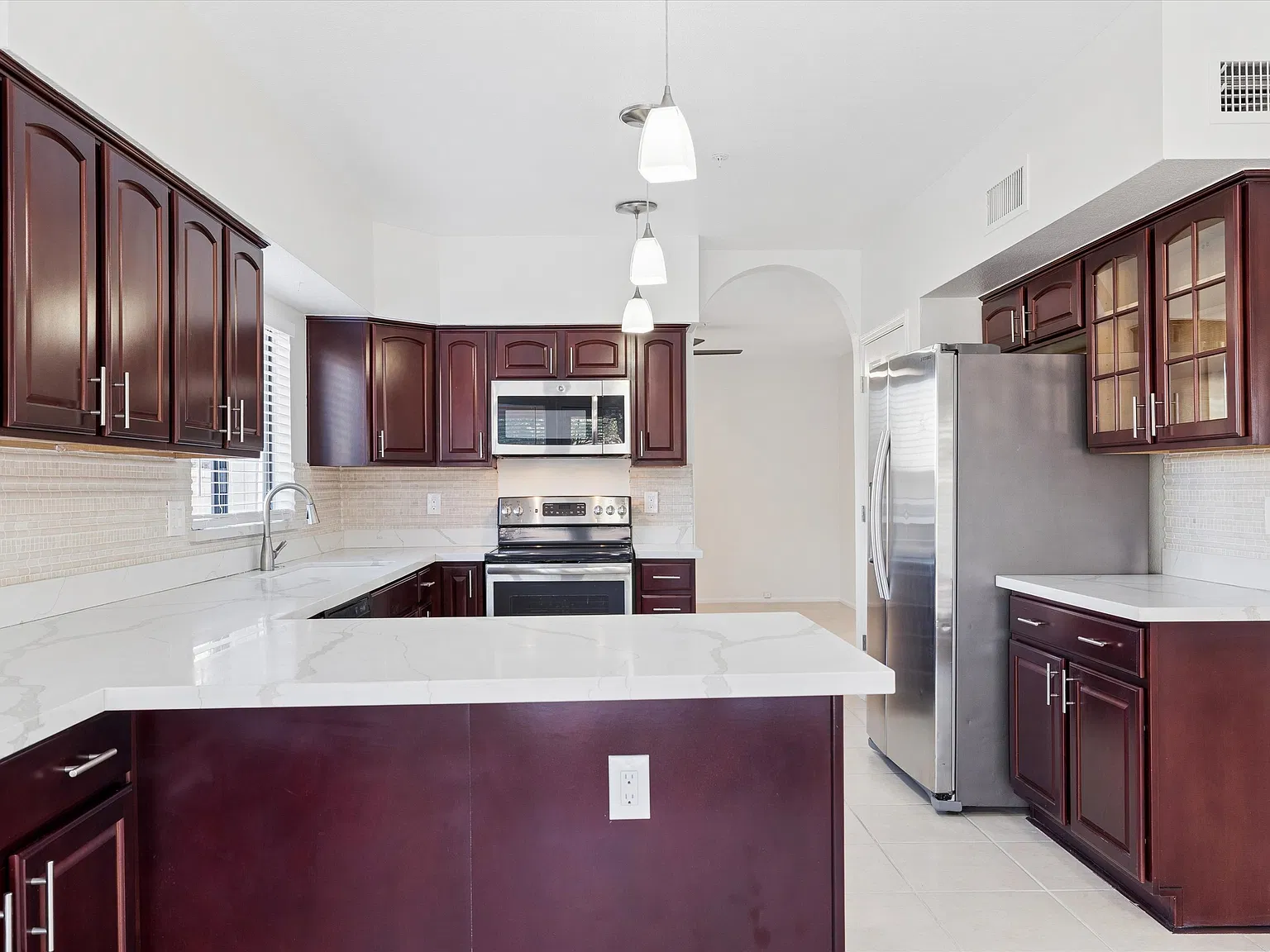3 bed, 2046 sqft, $3,599 — Photo 3