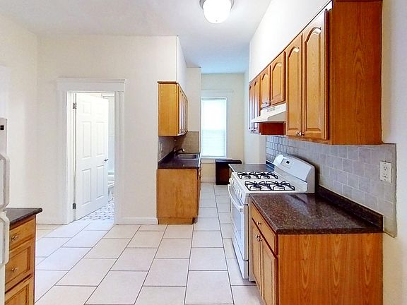 3rd image of 17 N Union Ave APT 4