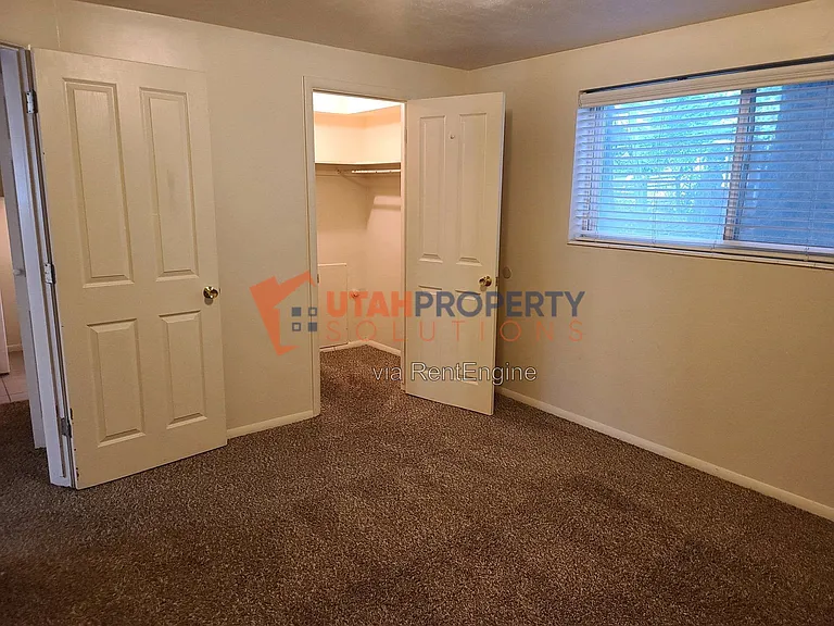 4951 S Center St #6 — Photo 8