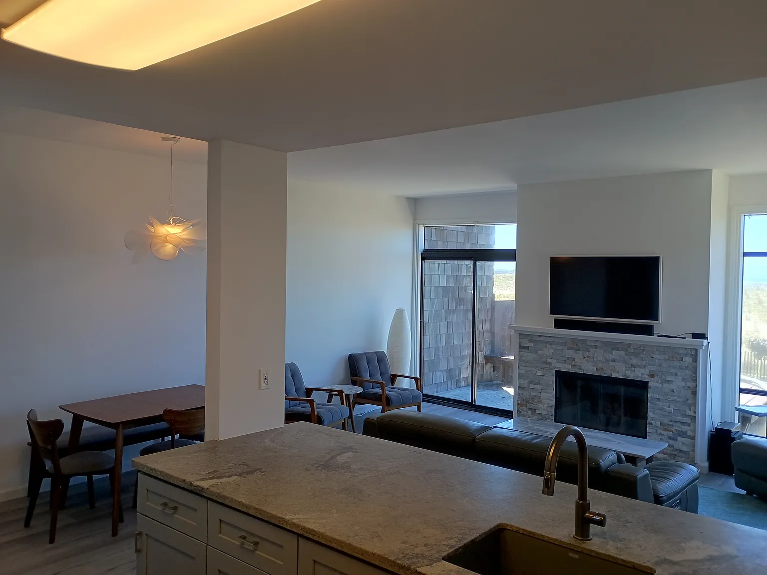 3 bed, 2.5 bath, 1850 sqft, $6,200 — Photo 4