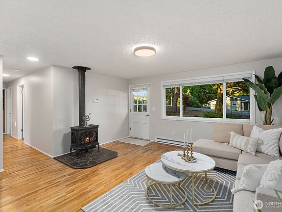 3rd image of 7210 89th AVE SE